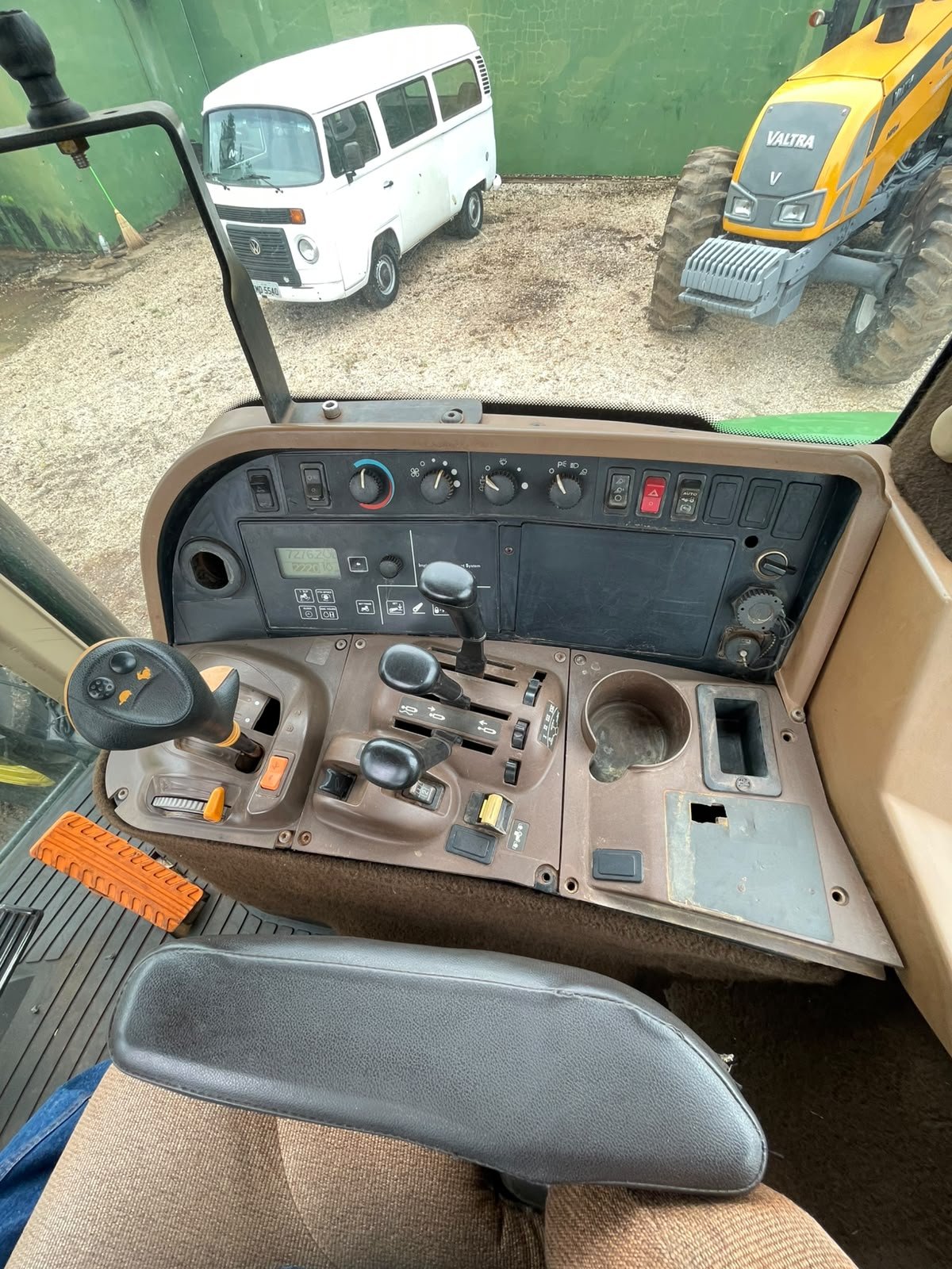 JOHN DEERE 7210J 2014 — foto 14