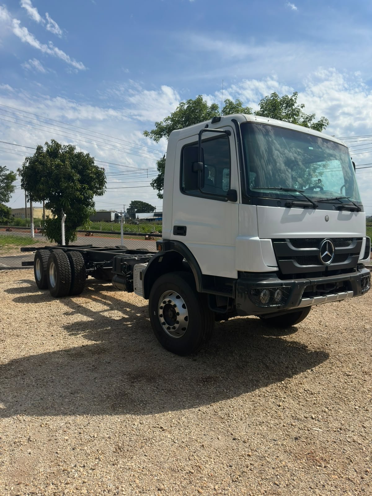 MERCEDES-BENZ ATEGO 2730 2016 — foto 3