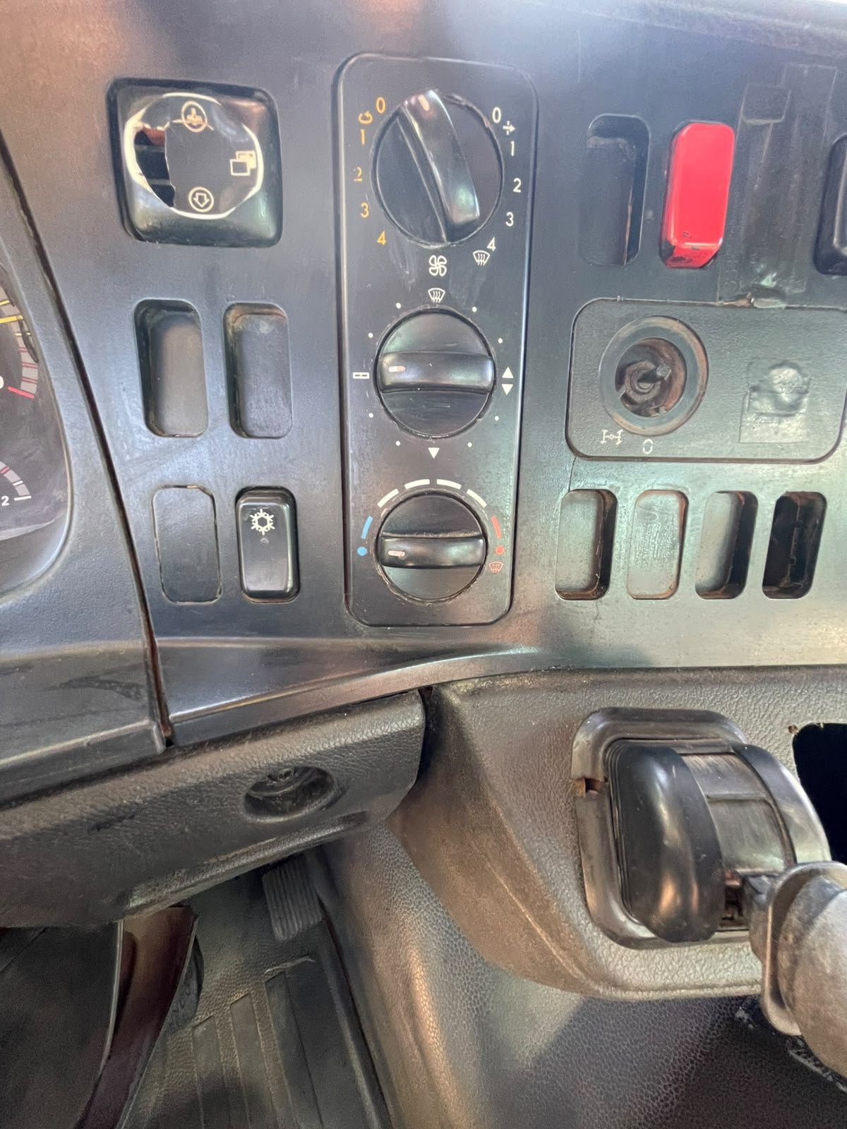 MERCEDES-BENZ ATEGO 2730 2016 — foto 46